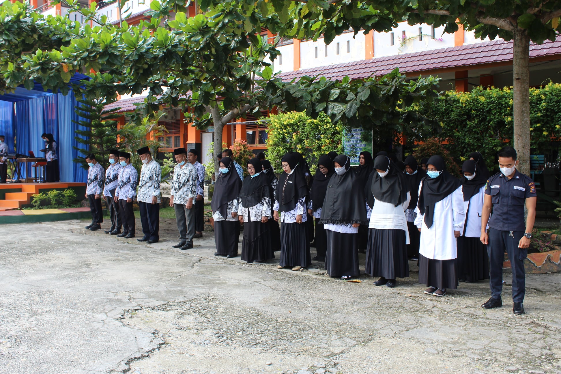 Upacara HUT PGRI Ke-76