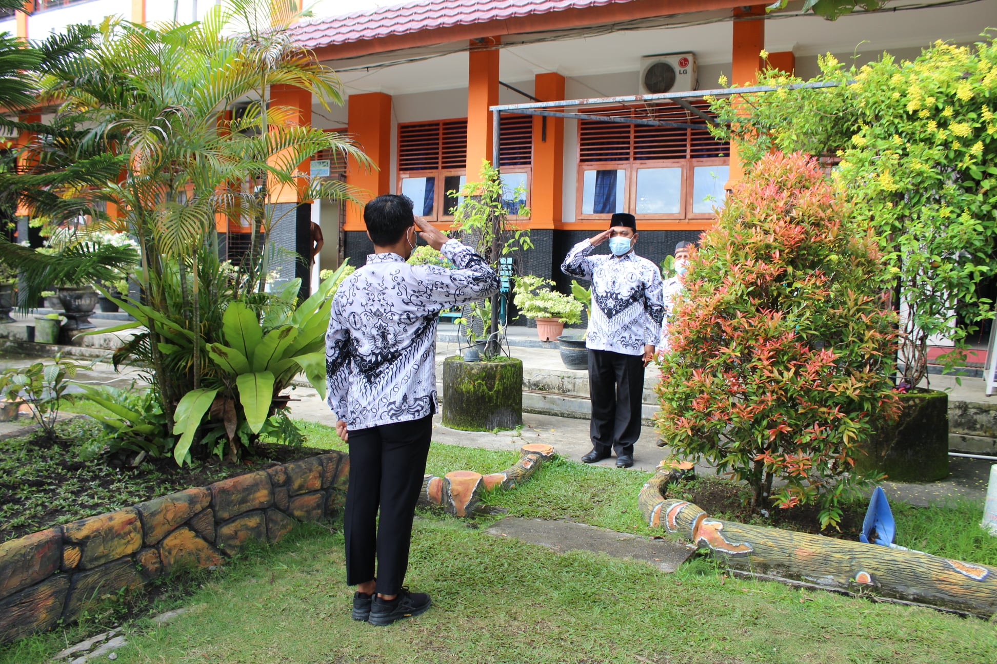 Upacara HUT PGRI Ke-76