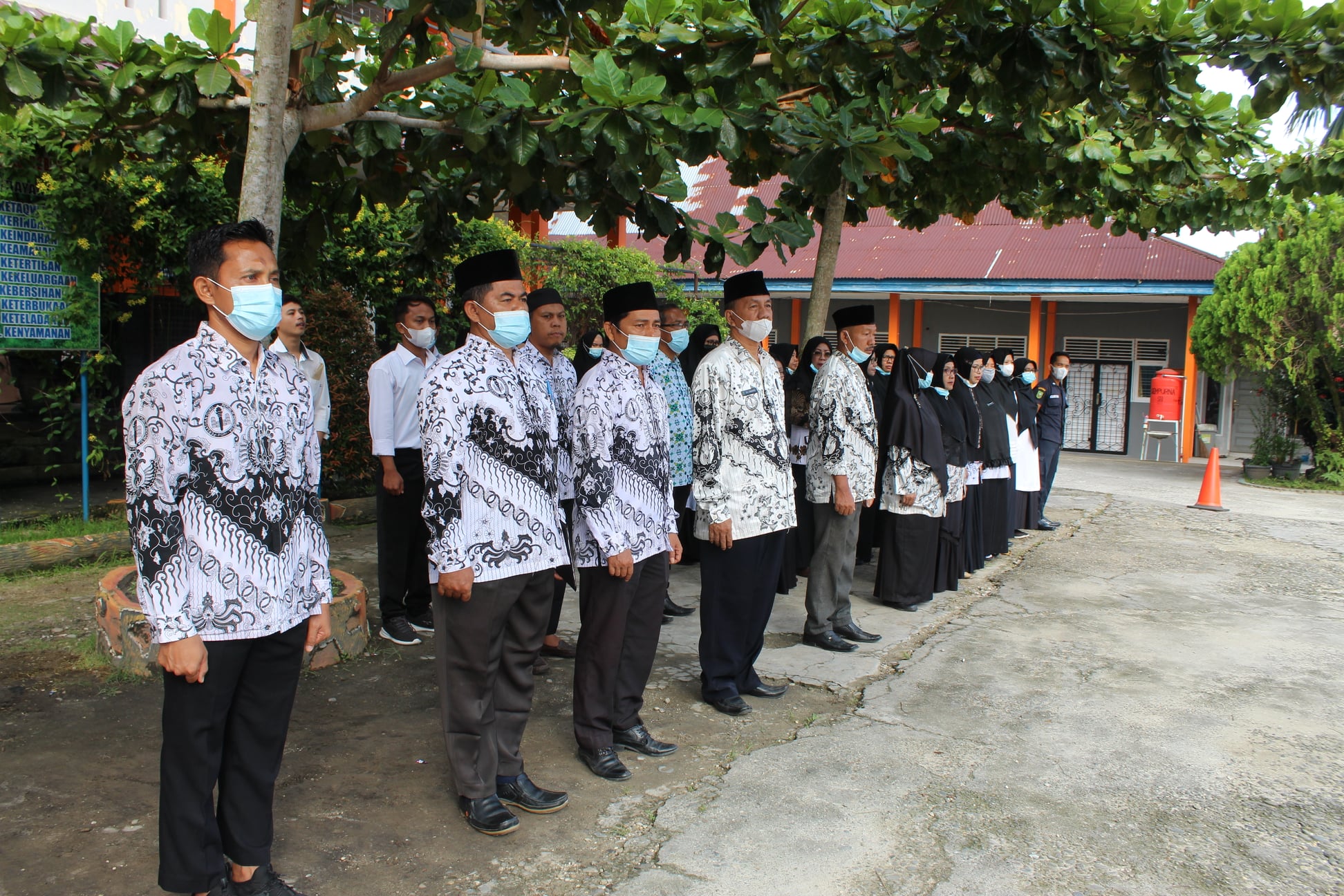 Upacara HUT PGRI Ke-76