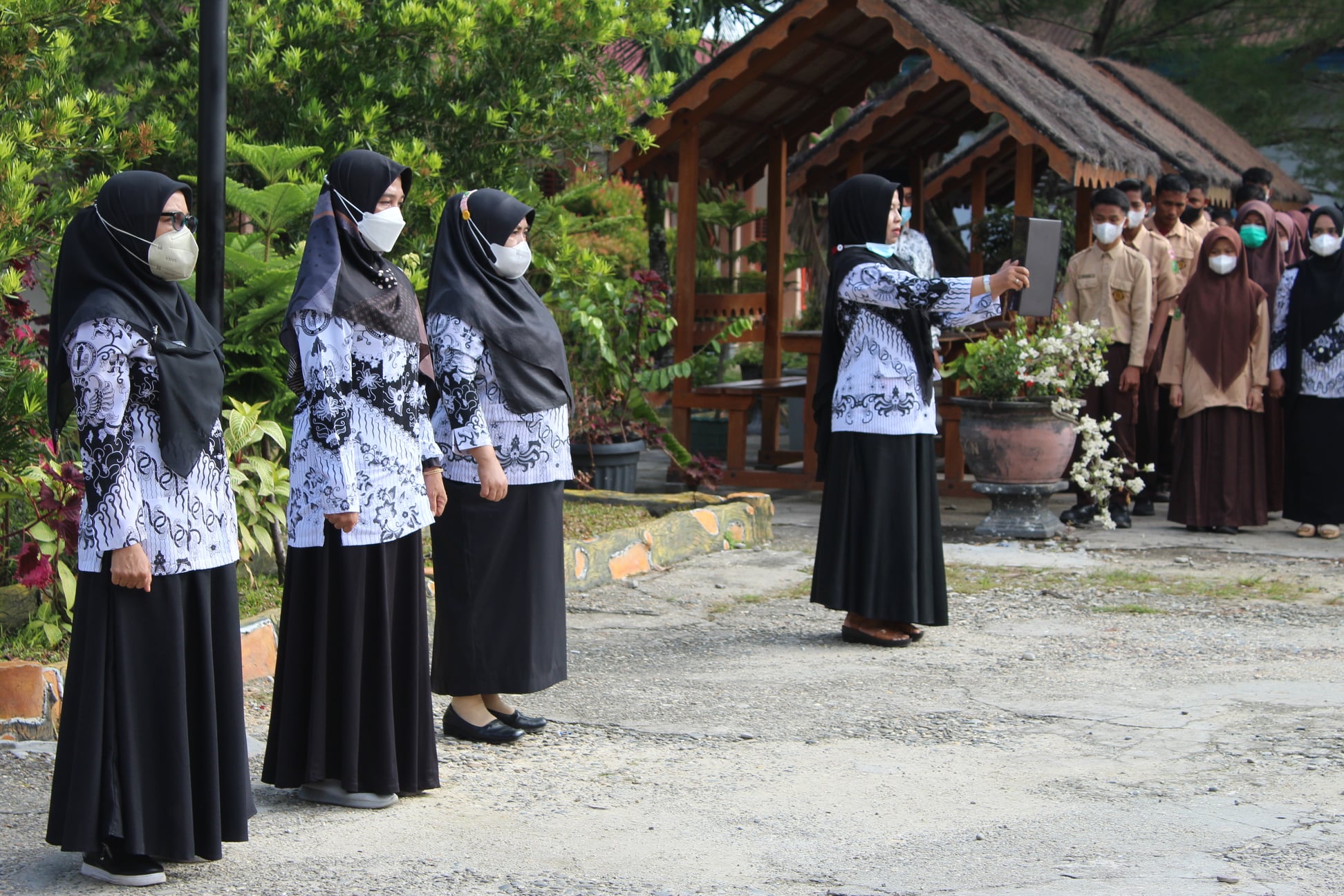 Upacara HUT PGRI Ke-76